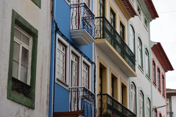 Les palais colorés d'Angra do Heroismo, île de Terceira, Açores — Photo