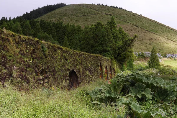 Acueducto antiguo, Isla de Sao Miguel, Azores —  Fotos de Stock