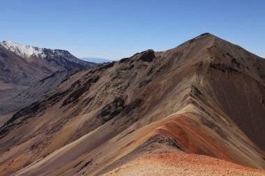 Suriplaza 'nın olağanüstü renkleri deniz seviyesinden 5200 metre yukarıda, Şili. Yüksek kalite fotoğraf