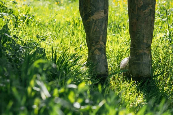 Legs Camouflage Boots Green Grass Lit Bright Sun Hiking Concept — Stock Photo, Image