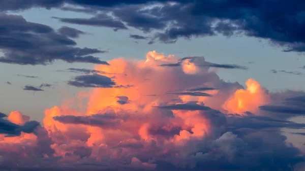 Драматическое Небо Красивыми Облаками Закате Красота Природы — стоковое фото