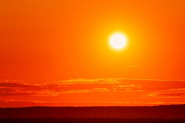 Pozadí Jasně Oranžovým Světlem Zapadajícího Slunce Nad Obzorem Západ Slunce — Stock fotografie