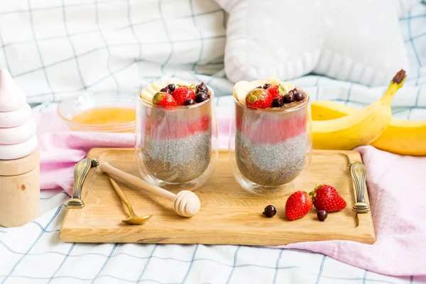 Budín Chía Con Fresas Plátano Desayuno Vegetariano Saludable —  Fotos de Stock