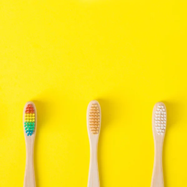 Bamboo wood toothbrushes, zero waste, eco-friendly family toothbrushes — Stock Photo, Image