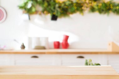 Tahta masalı altın bokeh arka plan. masa ahşap Noel arkaplanı