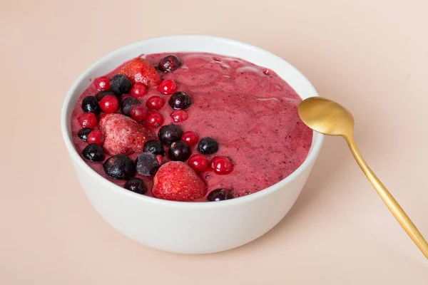 Central Bowl Fresh Fruit Sorbet Smoothie Made Frozen Raspberries Bananas — Stock Photo, Image