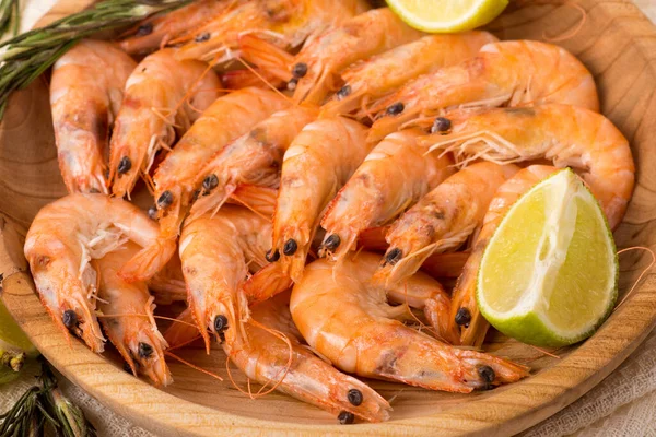 Shrimps Seafood Chili Sauce Shrimp Wooden Plate — Stock Photo, Image