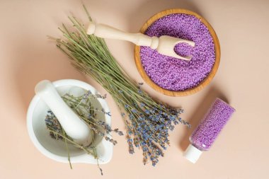 Banyo boncukları lavanta. Düz yatıyordu