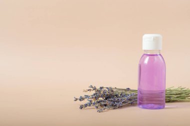 Lavanta suyu ve lavantalı spa boncukları.