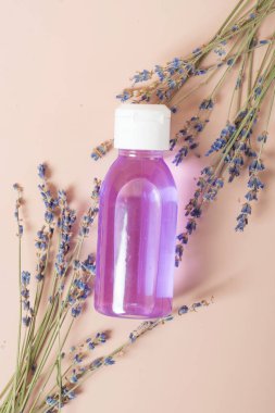 Lavanta şampuanı ve köpük banyosu.