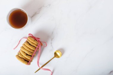 Çikolata parçalı kurabiyeler ya da kırık çikolatalar. Çikolatalı kurabiye.