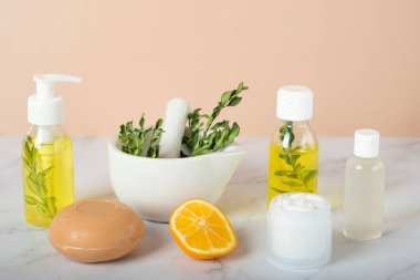 Limonlu spa kremi, limon yağı, sabun. Banyo tuzu ve sabun - limon güzellik tedavisi