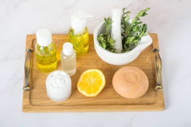 Limonlu sağlık, limon banyosu, organik sabun, tuz fırçası, yağ, kozmetik krem, duş jeli ve limonlu spa.