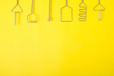 Konuşma terapisti için bir takım aletler. konuşma terapistleri