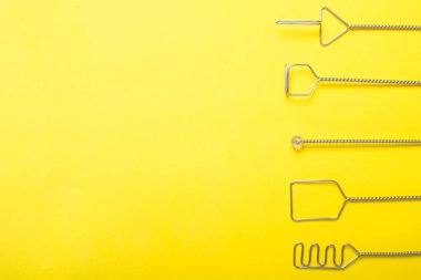 Konuşma terapisti için bir takım aletler. konuşma terapistleri