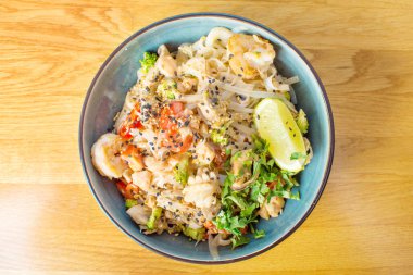 Kızarmış erişte, Çin yemeği, Çin mutfağı. Deniz mahsullü Çin eriştesi.