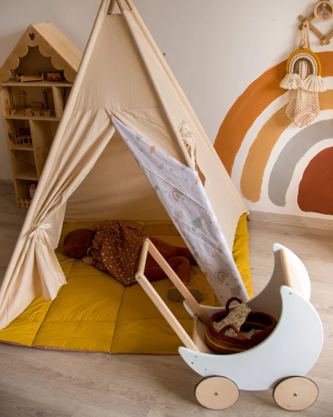 Wigwam Habitación Los Niños Niña Juega —  Fotos de Stock