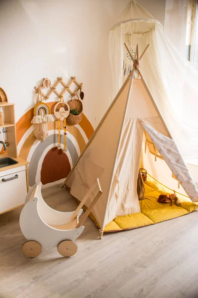 Wigwam Habitación Los Niños Niña Juega —  Fotos de Stock