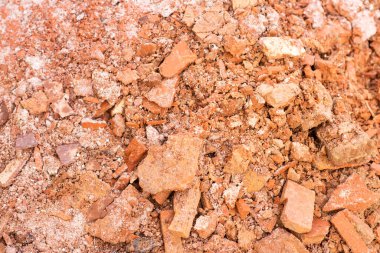 Kırmızı tuğla desenli makro yakın plan, eski ayrıntılı grunge desenli kopya alanı arka plan, dikey grungy lekeli yıpranmış vintage kırık sırtlı tuğla kesim deseni