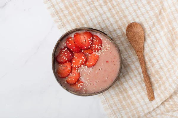 Tazón Batido Con Semillas Chía Muesli Fresas Rodajas Plátano Copos —  Fotos de Stock