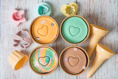 Doğal plastik, el yapımı, çocuklar için güvenli.