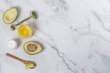 Yüz bakımı. avokado maskesi, avokado kremi.