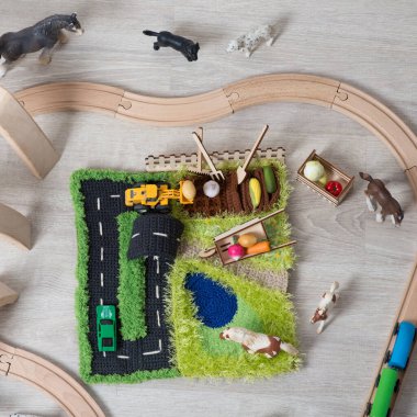 Evde oyunlar. Çocuk gelişimi. El yapımı oyuncaklar. ebeveyn montossorisi