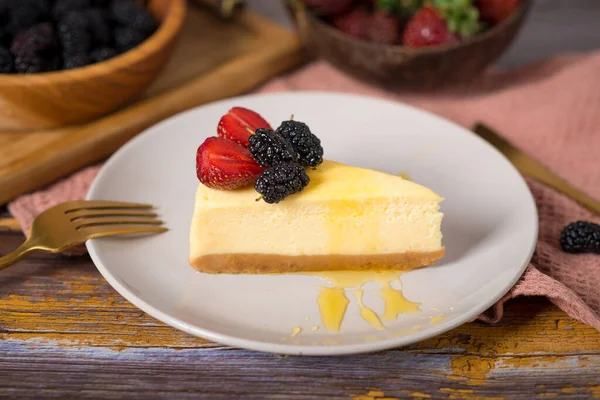 Classical Vanilla Cheesecake New York Cheesecake Strawberry Sauce Rosemary White — Stock Photo, Image