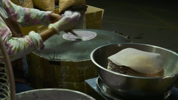 Matlagning Roti Saimai — Stockvideo