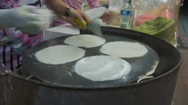 Cocinar Roti Saimai — Vídeo de stock