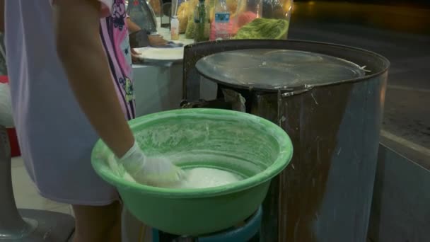 Cozinhar Roti Saimai — Vídeo de Stock