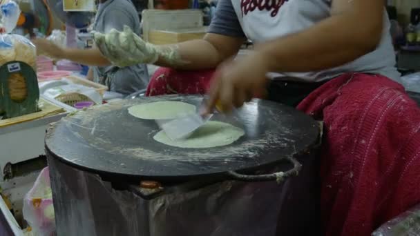 Cocinar Roti Saimai — Vídeo de stock