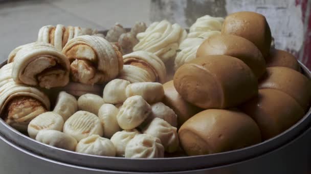 Buns and dumplings for sale — Stock Video