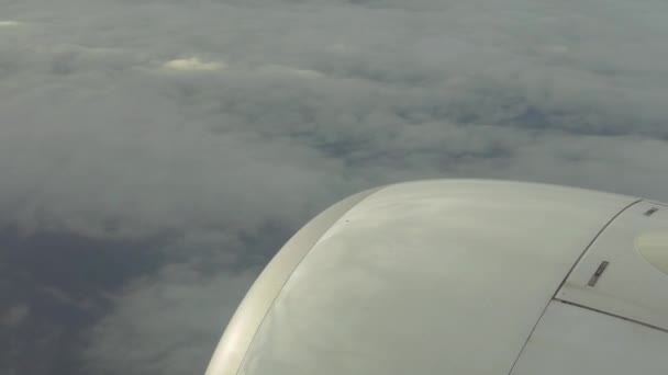 Vlucht abobe spectacluar wolken — Stockvideo