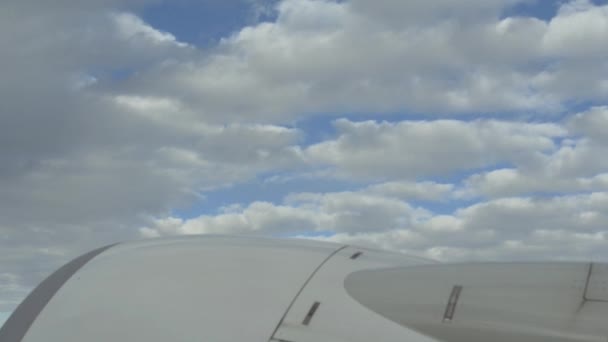 Vlucht abobe spectacluar wolken — Stockvideo