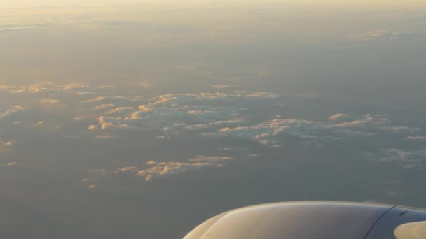 Flug über spektakuläre Wolken — Stockvideo