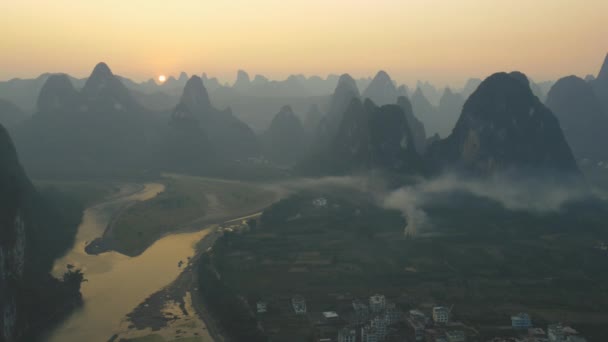 Bela paisagem cárstica rural — Vídeo de Stock