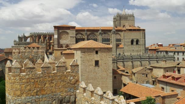 阿维拉大教堂从著名的古城墙 — 图库视频影像