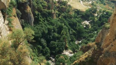 Ronda kayalıklardan görünümünü