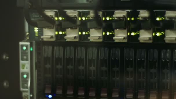 Flikkerende leds van server stack — Stockvideo