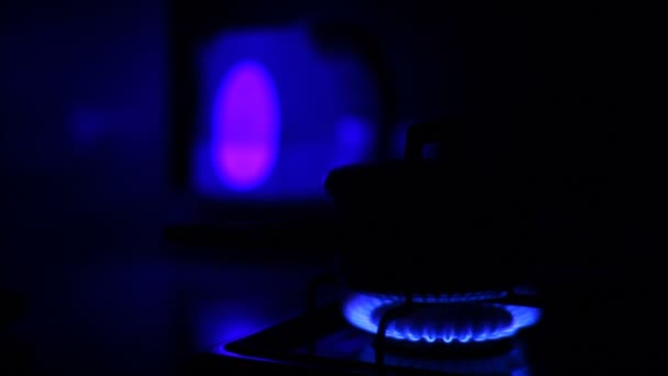 Inflamación del gas en el quemador de la estufa — Vídeos de Stock