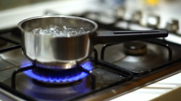 Looped Boiling water in the can — Stock Video