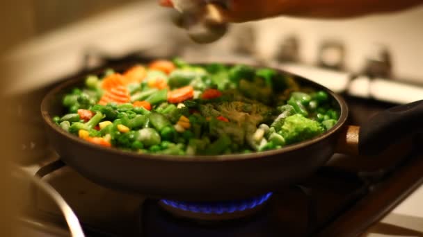 Woman mixing frosted vegetables — Stok video
