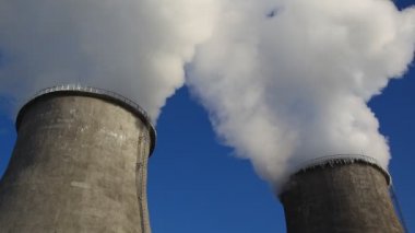 buz sarkıtları ile santral baca