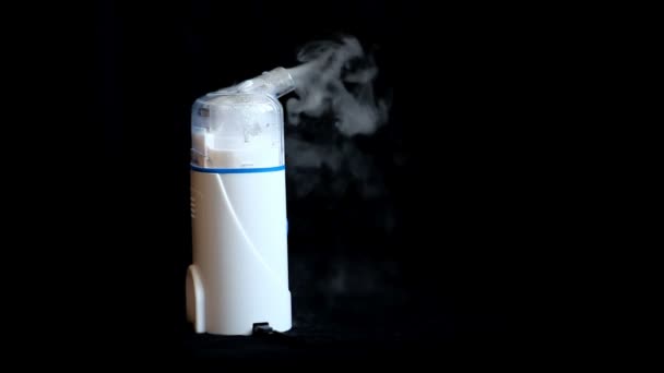 Inhalante médico vapor onblack — Vídeo de stock