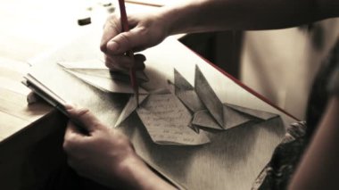 origami kuşlar kompozisyonu çizim kadın