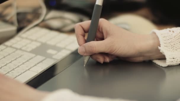 Hands of a woman working with drawing tablet — Stock Video