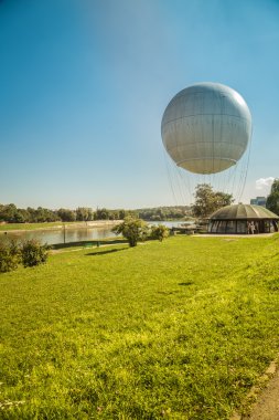 Krakow, Polonya - 28 Eylül 2015: Krakow en çok ziyaret edilen Polonya'da yabancı turistler ve Polonyalılar arasında bir şehirdir.