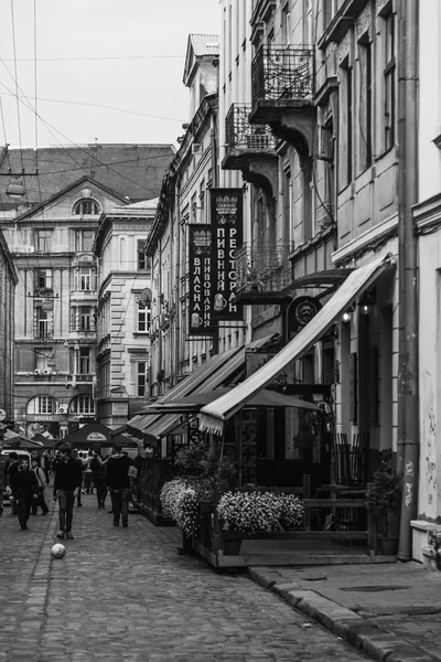 КРАКОВ, ПОЛЬША - 28 сентября 2015 г.: Краков - самый посещаемый город Польши как среди иностранных туристов, так и среди поляков . — стоковое фото
