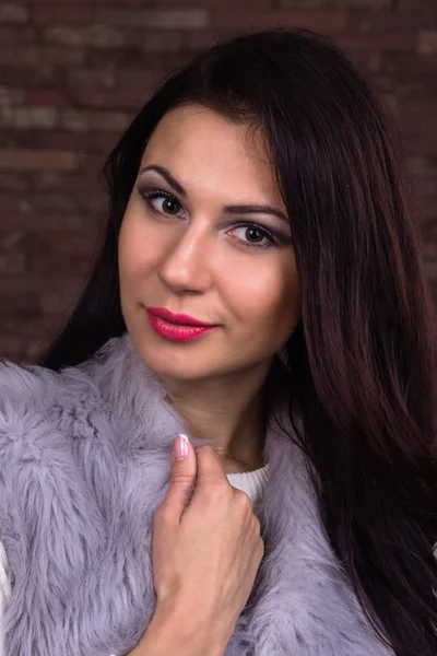 Beauty portrait of a beautiful girl. Bright festive makeup, glitter, glitters, bright lipstick. — Stock Photo, Image